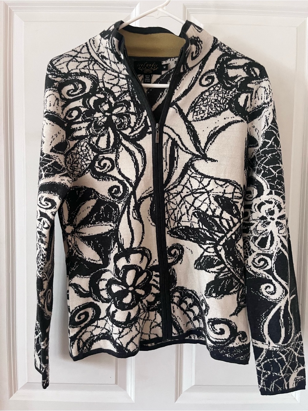 Floral Zip-Front Women's Cardigan Sweater - Black & Cream
